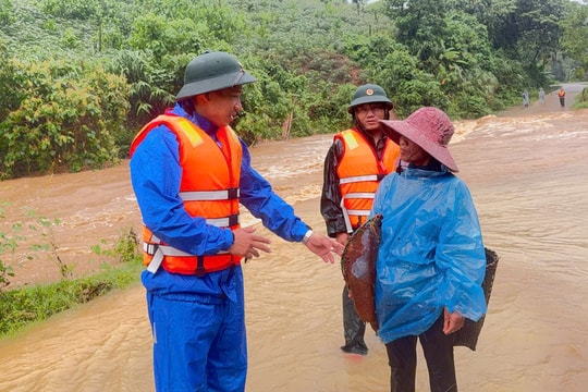 Mưa lũ ở miền núi phía nam Quảng Trị cô lập nhiều bản làng