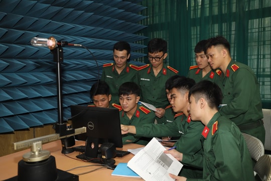 Học viện Kỹ thuật Quân sự giảm điểm sàn ngành vi mạch bán dẫn và nano thuộc hệ dân sự từ 22,50 xuống còn 21,35 điểm