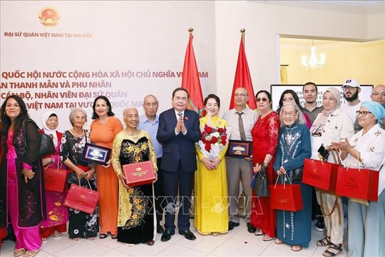 Chủ tịch Quốc hội Trần Thanh Mẫn gặp mặt cộng đồng người Việt Nam tại Morocco