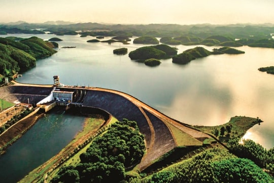 Mở khẩn cấp 2 cửa xả mặt hồ thủy điện Thác Bà vào lúc 16h00