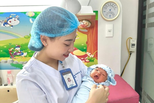 Cấp cứu trẻ sơ sinh 3 ngày tuổi bị bỏ rơi