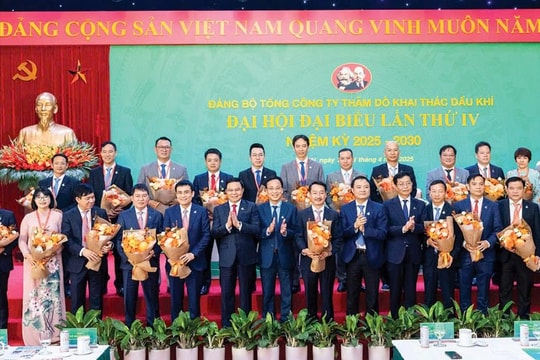 Thổi bùng ngọn lửa khát vọng vươn mình