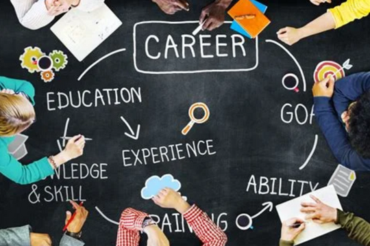 Sinh viên mới ra trường cần gì để không bị “loại từ vòng gửi xe”?