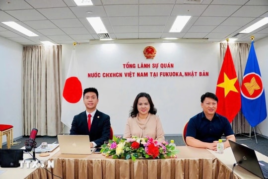 Training course opens for overseas Vietnamese language teachers