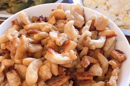 Hà Nội: Người đàn ông mắc liên cầu lợn sau khi chế biến tóp mỡ bị đứt tay