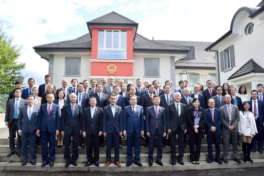 Chủ tịch Quốc hội Trần Thanh Mẫn dự Tọa đàm về Xây dựng, vận hành Trung tâm tài chính quốc tế