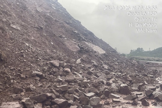 Quảng Trị: Quốc lộ 15D đi cửa khẩu La Lay tiếp tục bị sạt lở