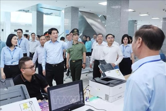Quang Ninh must address challenges to local administration system's operations: President