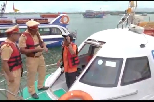 Cảnh sát giao thông Đà Nẵng tổng kiểm tra, xử lý phương tiện kinh doanh vận tải