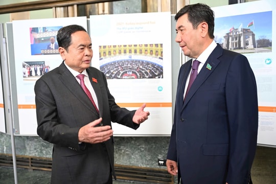 Chủ tịch Quốc hội Trần Thanh Mẫn gặp Chủ tịch Hạ viện Kazakhstan