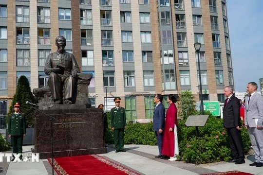 Khánh thành Quảng trường Hồ Chí Minh tại thành phố Saint Petersburg