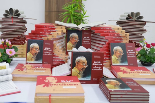 Nhà xuất bản Giáo dục Việt Nam ra mắt 2 cuốn sách về Chủ tịch Hồ Chí Minh