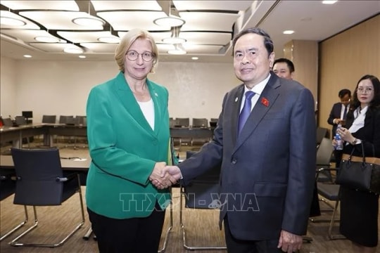 Top Vietnamese legislator meets leaders of German, Canadian senates