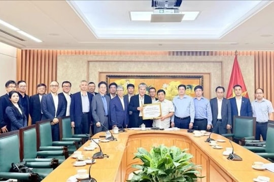 Vietnam positioned to become key link in global semiconductor industry: Deputy PM