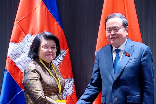 Chủ tịch Quốc hội Trần Thanh Mẫn gặp Chủ tịch Quốc hội Campuchia Khuon Sudary