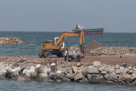 Kiến nghị làm rõ việc đổ thải lấn biển tại phường Vũng Tàu, TP. Hồ Chí Minh