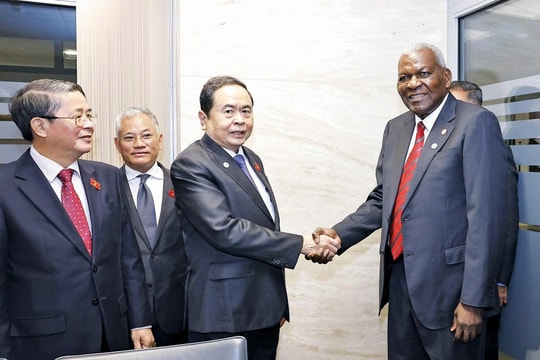 Chủ tịch Quốc hội Trần Thanh Mẫn gặp Chủ tịch Quốc hội Cuba