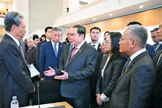 Chủ tịch Quốc hội Trần Thanh Mẫn gặp Ủy viên trưởng Nhân đại toàn quốc Trung Quốc