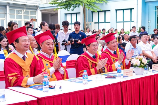 Trường Đại học Điện lực trao bằng tốt nghiệp cho hơn 900 học viên, sinh viên