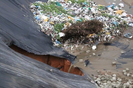 Quảng Ngãi: Xử lý khẩn cấp sự cố vỡ ô chứa rác tại Khu liên hiệp xử lý rác thải rắn Ngọc Hồi