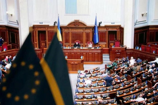 Áp lực từ dân chúng và đồng minh