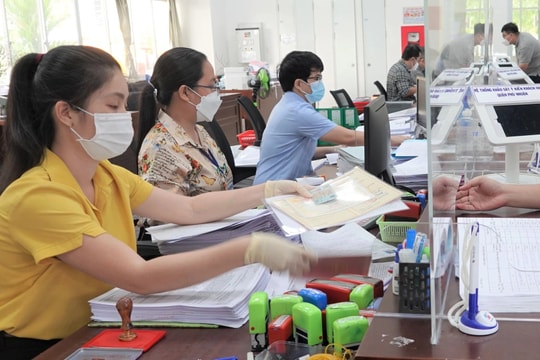 Điều kiện hưởng phụ cấp thâm niên vượt khung đối với cán bộ công chức mới nhất?