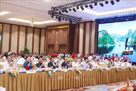 Party General Secretary To Lam celebrates unity of military, security, diplomatic forces
