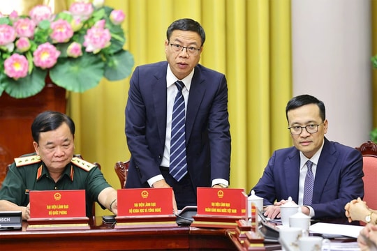 Chuyển từ mô hình quản lý hành chính sang quản trị hiện đại