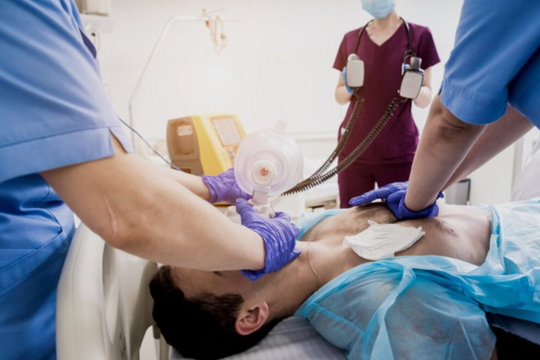 Làm lạnh cơ thể cứu nam thanh niên 19 tuổi ngừng tim