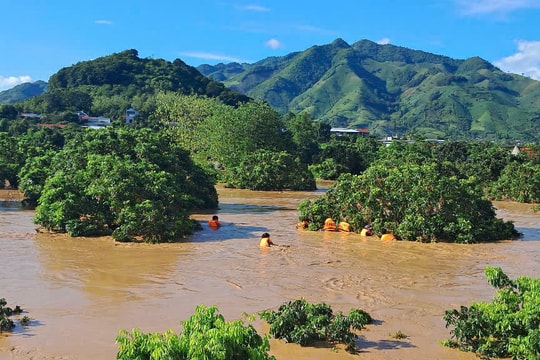 Sơn La: Có 18 bản bị cô lập, ứng cứu thành công 6 người mắc kẹt giữa cơn lũ