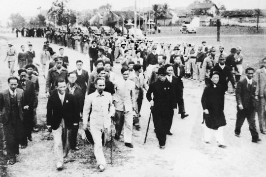 Hành trình từ lá phiếu đầu tiên đến nền dân chủ xã hội chủ nghĩa