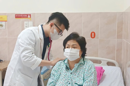 Suy thận mạn sau 24 năm và sự hồi sinh nhờ ghép thận từ con gái