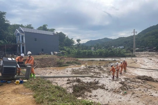 Hơn 2.800 khách hàng vùng lũ ở Sơn La được khôi phục cấp điện