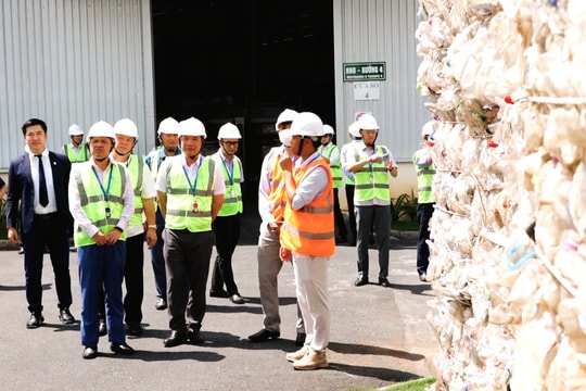 Đoàn giám sát của Quốc hội khảo sát việc thực hiện pháp luật bảo vệ môi trường tại Tây Ninh