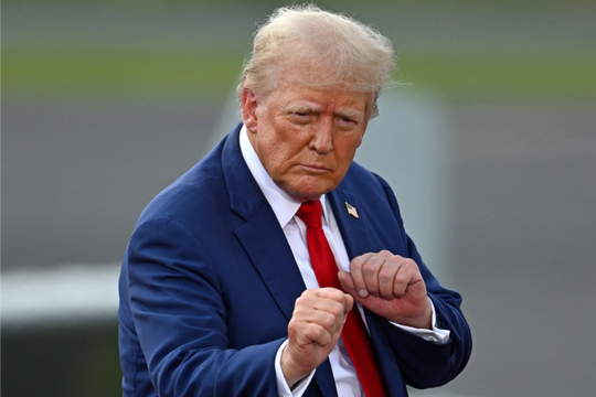 Tổng thống Donald Trump đối mặt với những hoài nghi về sự minh mẫn