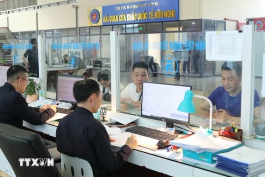 PM urges faster streamlining of administrative procedures, business conditions
