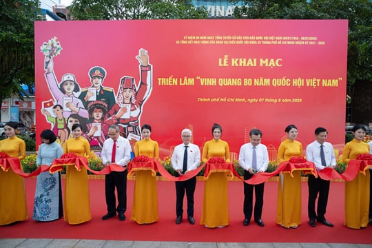 Khai mạc triển lãm ảnh "Vinh quang 80 năm Quốc hội Việt Nam"