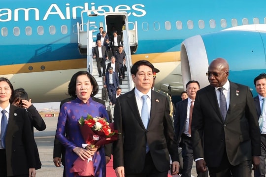 President Luong Cuong begins state visit to Angola