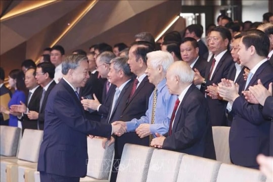 Party General Secretary lauds finance sector’s contributions to national economy
