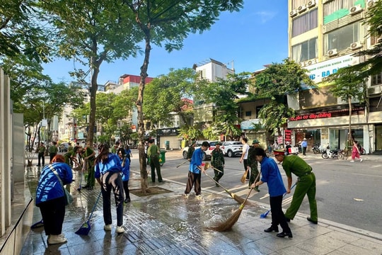 Phường Ba Đình bảo đảm vệ sinh môi trường, chào đón người dân mọi miền Tổ quốc về thăm Lăng Bác, xem lễ diễu binh