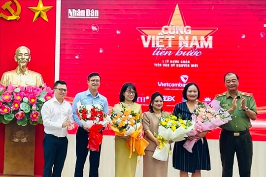 Công bố hoạt động đi bộ toàn quốc “Cùng Việt Nam tiến bước”