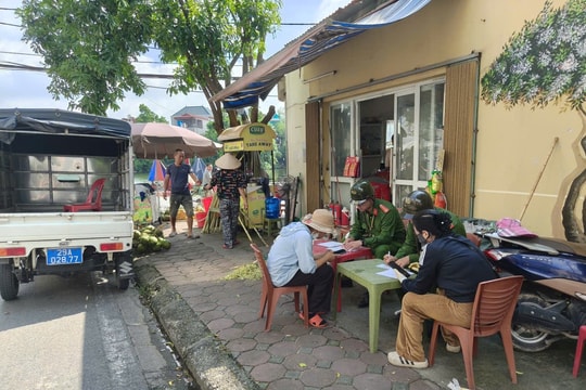 Công an xã Gia Lâm tăng cường bảo đảm trật tự đô thị, vệ sinh môi trường