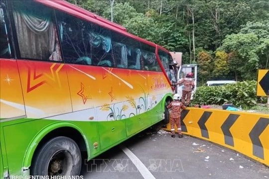 Vietnamese tourists unharmed in bus accident in Malaysia