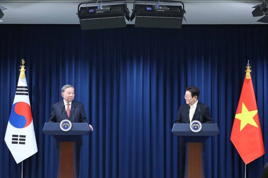 Vietnamese, RoK leaders brief media on outcomes of Seoul talks