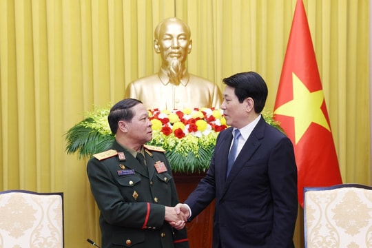 Vietnam – Laos strong friendship vital to mutal national development, defence: State President