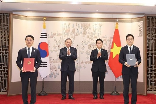 Party chief witnesses exchange of Vietnam-RoK cooperation documents