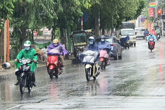 Dự báo thời tiết ngày 12/8: Tiếp tục nắng nóng, chiều tối mưa dông diện rộng