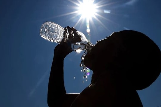 Bác sĩ chỉ cách tự bảo vệ bản thân khi nắng nóng khắc nghiệt