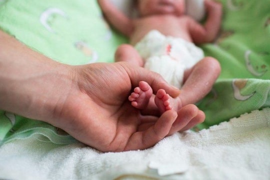 Hai ca sinh rớt, trẻ ngưng tim ngưng thở được cứu sống ngoạn mục