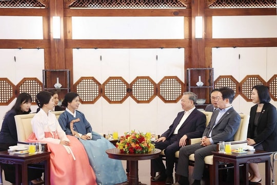 Tổng Bí thư Tô Lâm và Phu nhân dự tiệc trà, thưởng thức nghệ thuật truyền thống